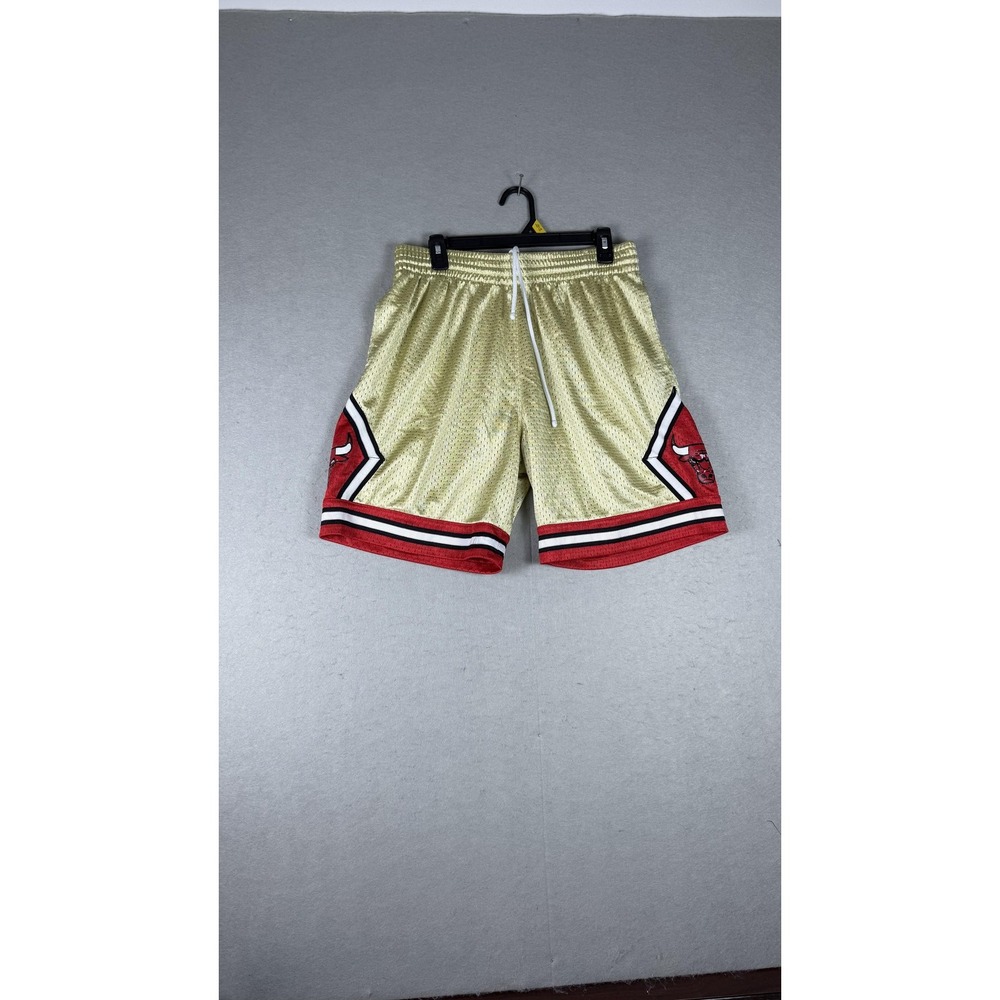 Chicago Bulls Shorts Mens Large Gold Red NBA Basketball Mitchell & Ness‎ 1997-98